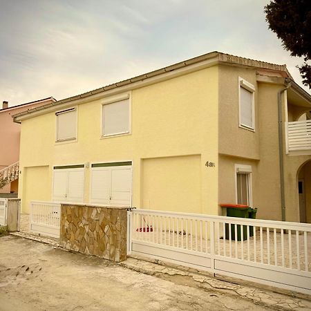 Casa Mare Rtina Garten Zwei Baeder Eg Esterno foto