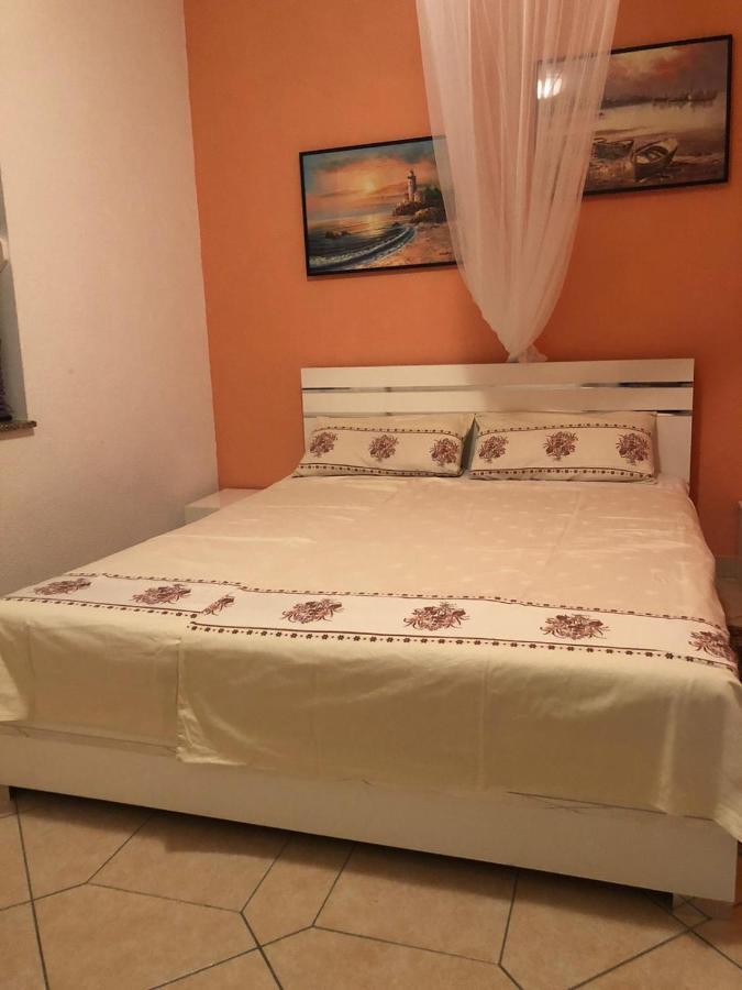 Casa Mare Rtina Garten Zwei Baeder Eg Esterno foto