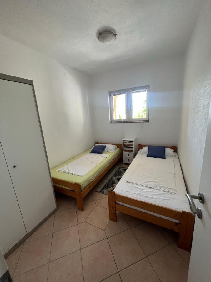 Casa Mare Rtina Garten Zwei Baeder Eg Esterno foto