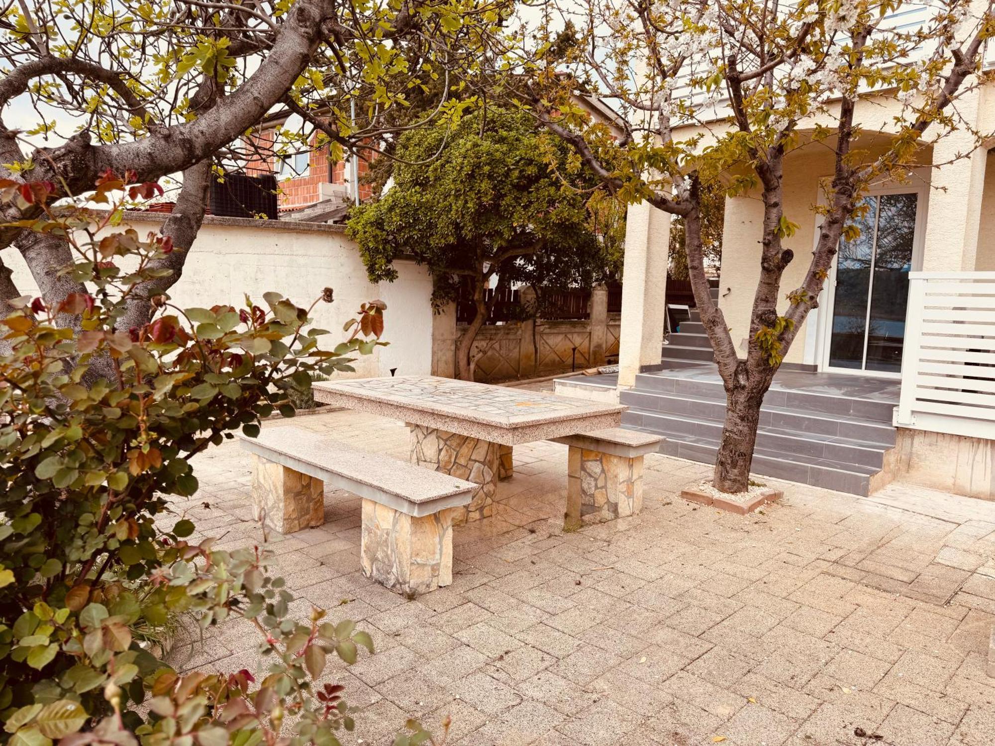 Casa Mare Rtina Garten Zwei Baeder Eg Esterno foto